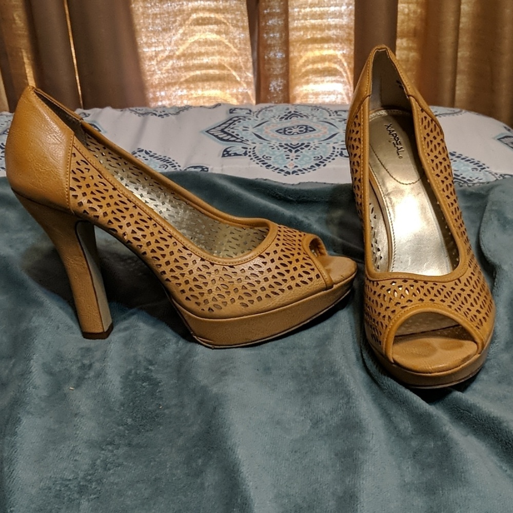 Tan peep toe pumps